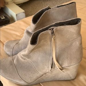 Toms suede boots